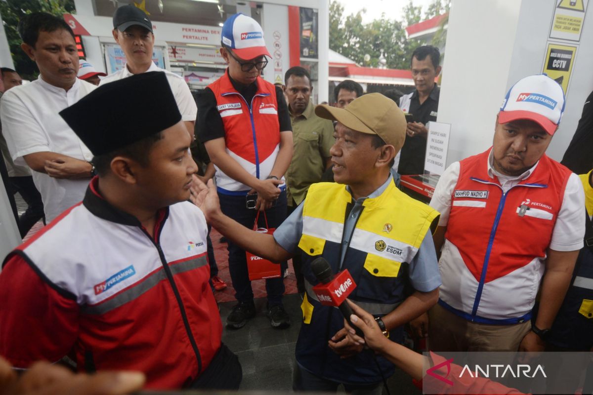 Minister Bahlil urges public to adopt energy-saving habits