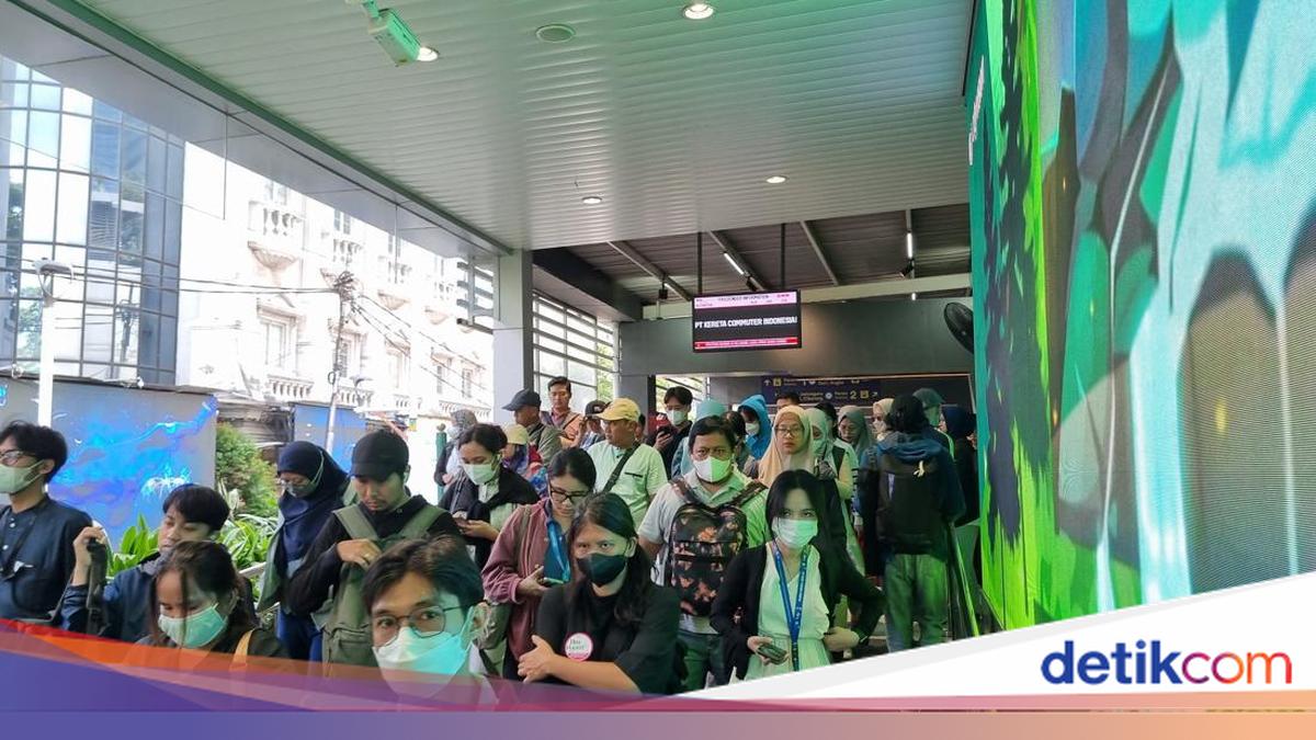 Many Office Workers Still Commuting on First WFH Day: It Depends on the Job