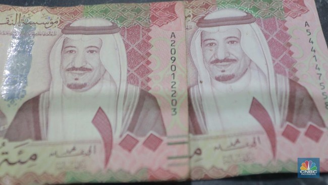 Rupiah Hits All-Time Low Against Riyal, Hajj Costs Rise