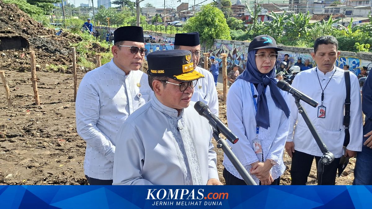 Pramono Inspects Dredging of West Flood Canal: A Vital Point for Flood Control