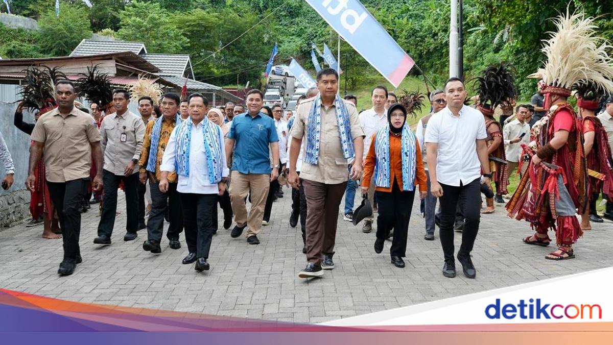 Visiting North Sulawesi, Tito and Ara Inspect People's Housing Programme in Minahasa