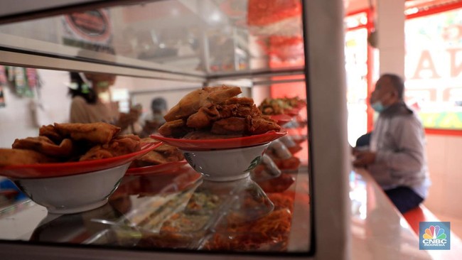 Warteg Vendors Pressured by Plastic Prices, Sudden Emergence of 'Fancy' Warteg