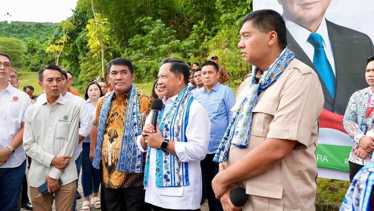 Home Affairs Minister Tito Reviews Progress of People's Housing Programme in Minahasa