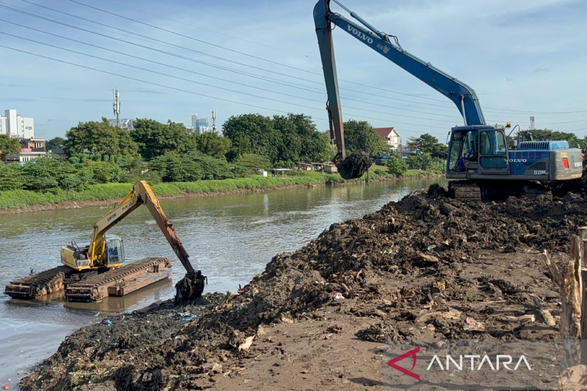 DKI Utilises Drought Warning to Accelerate Canal Dredging