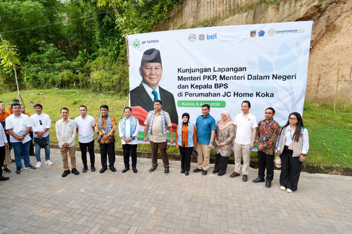 Interior Minister and Housing Minister Review People's Housing Programme in Minahasa
