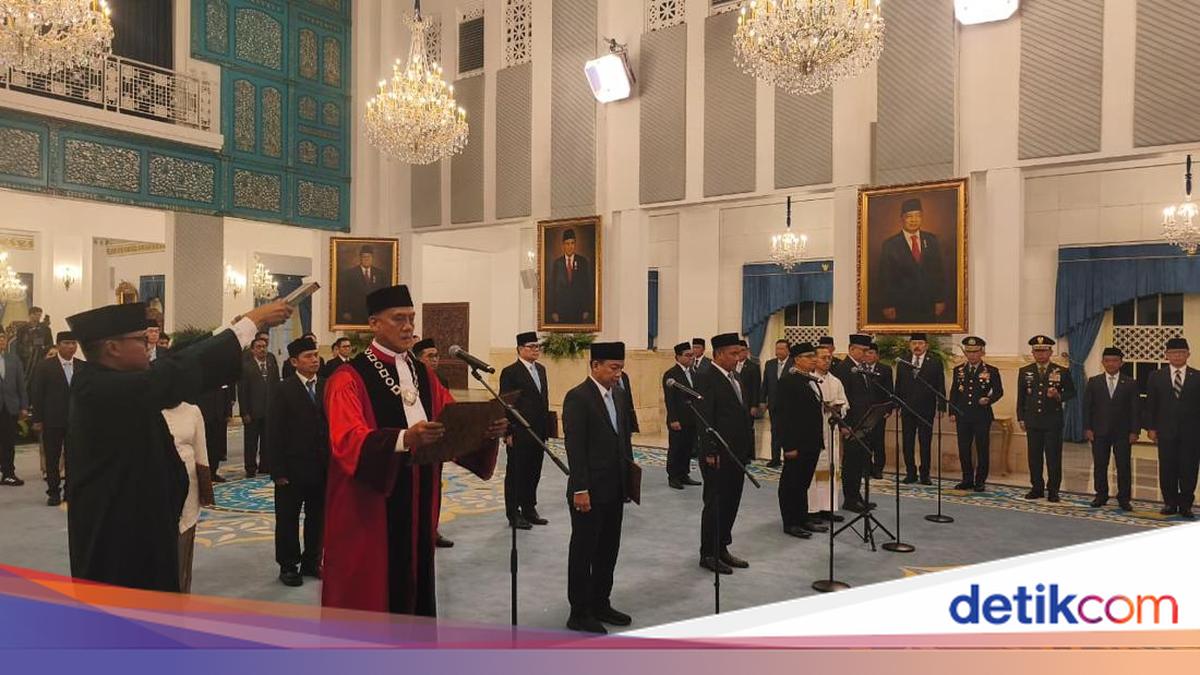 New Ombudsman Chairman and Members Take Oath Before Prabowo