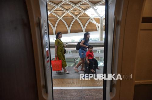 KCIC Condemns Passenger for Holding Whoosh Train Doors, Causing Journey Delays