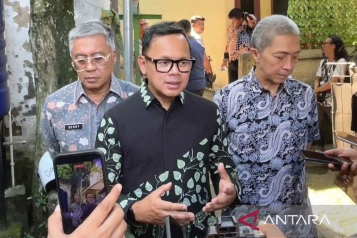 Deputy Interior Minister conducts surprise inspection of civil servants' work-from-home in Bogor City