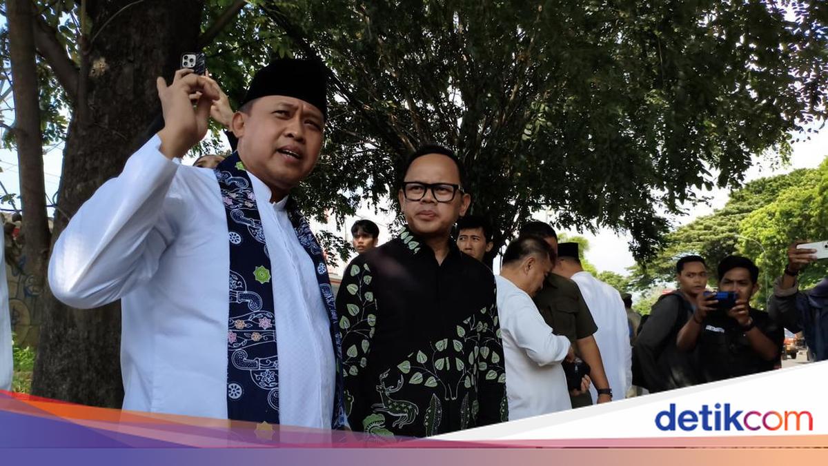 Deputy Interior Minister Surprises WFH Checks in Bekasi, Inspects City Hall Offices to Video Calls with Civil Servants