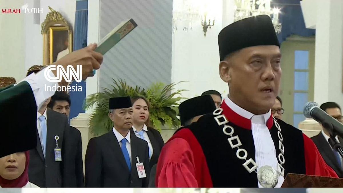 Moment Liliek Prisbawono Takes Oath as Constitutional Court Justice