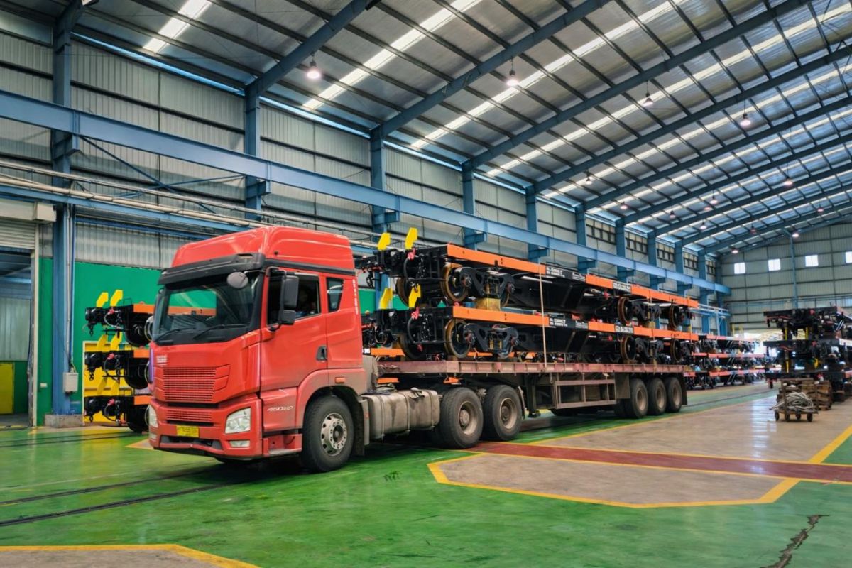 INKA sends 60 flat wagons ordered by PT KAI to Palembang