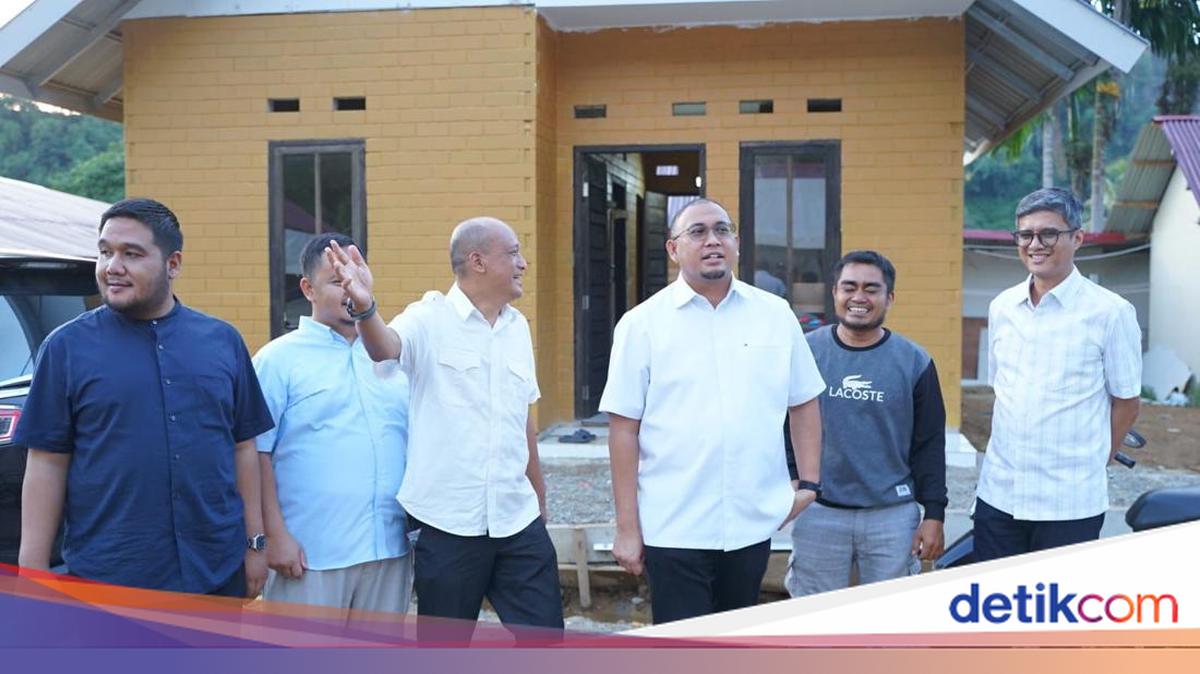 Andre Rosiade Inspects Construction of Permanent Housing for Flash Flood Victims in Pauh, Padang