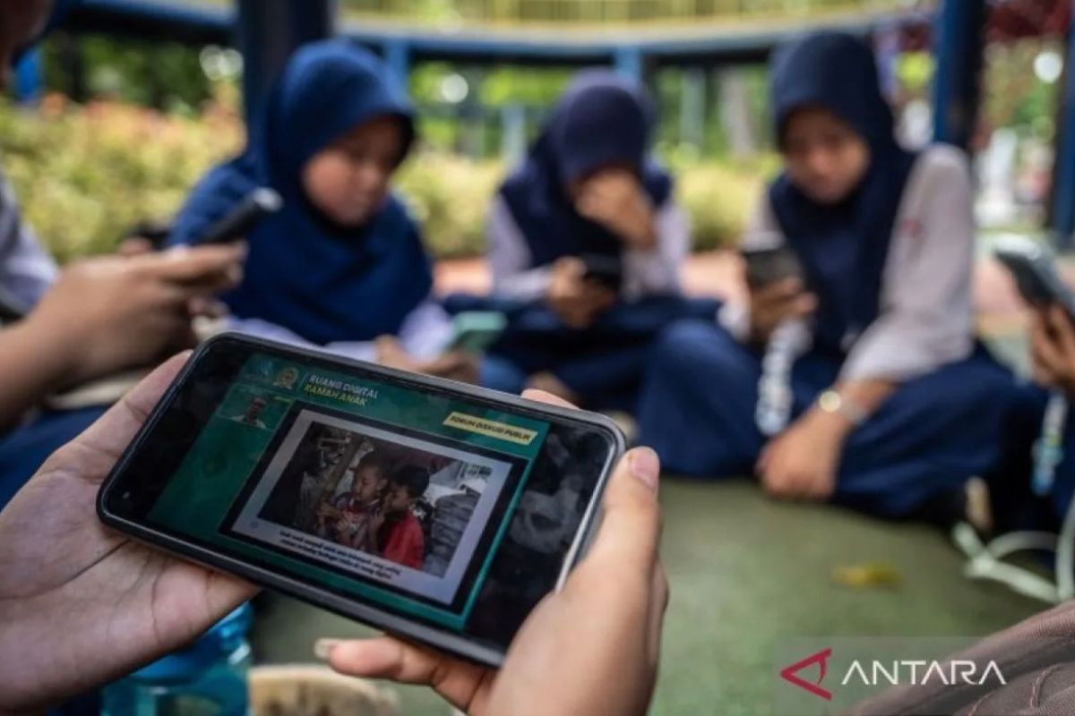 Lampung DPRD member states social media restrictions protect children's psychology