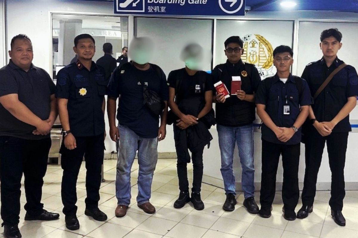 Ranai Immigration Office deports two Malaysian nationals for violating residence permits