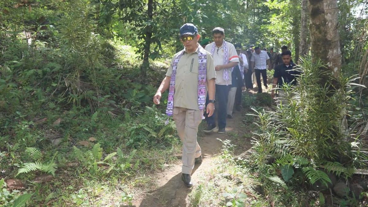 Home Affairs Minister Inspects Sitaro Floods, Ensures Handling of Affected Houses