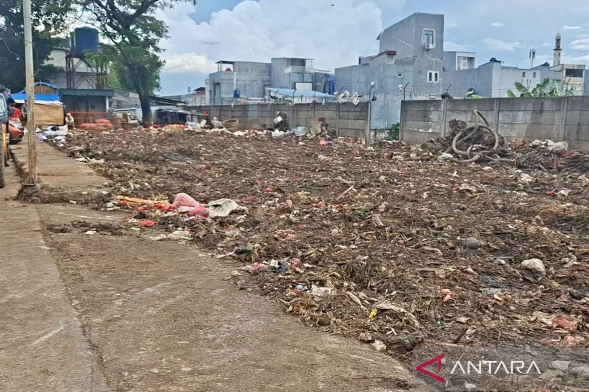 Garbage Piles at Kramat Jati Main Market Fully Removed