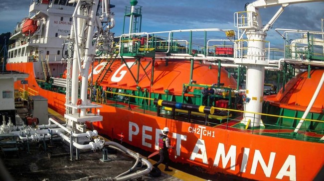 This Is Pertamina's LPG Supply Ship Reaching Remote Areas