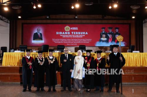 Dissertation on Protecting 64 Million SMEs, Hardjuno Earns Doctor of Law