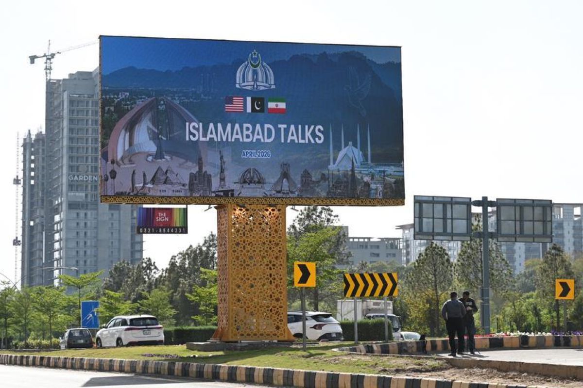 Ahead of negotiations with the US, Iranian delegation arrives in Islamabad