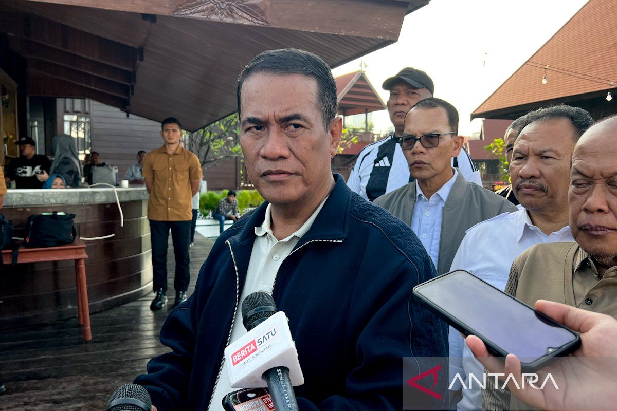 Agriculture Minister supports IPB's probiotic chicken feed innovation, ready to present to President