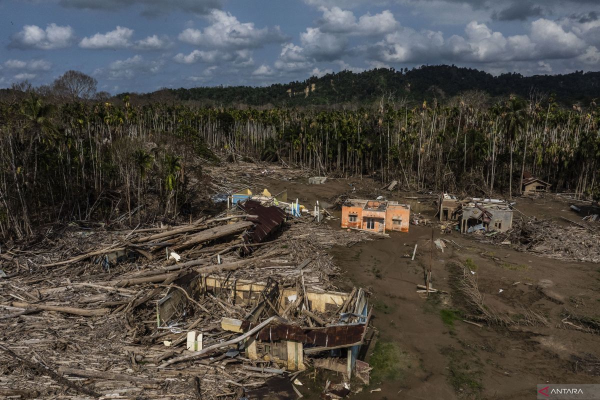 Exploring the Land of Disaster, Aceh (2)
