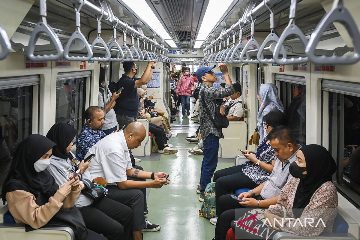 LRT Jabodebek records 10 per cent drop in users on first day of civil servants' WFH