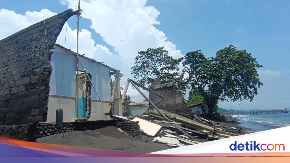 Severe Coastal Erosion in Monggalan Beach, Residents Need Immediate Relocation