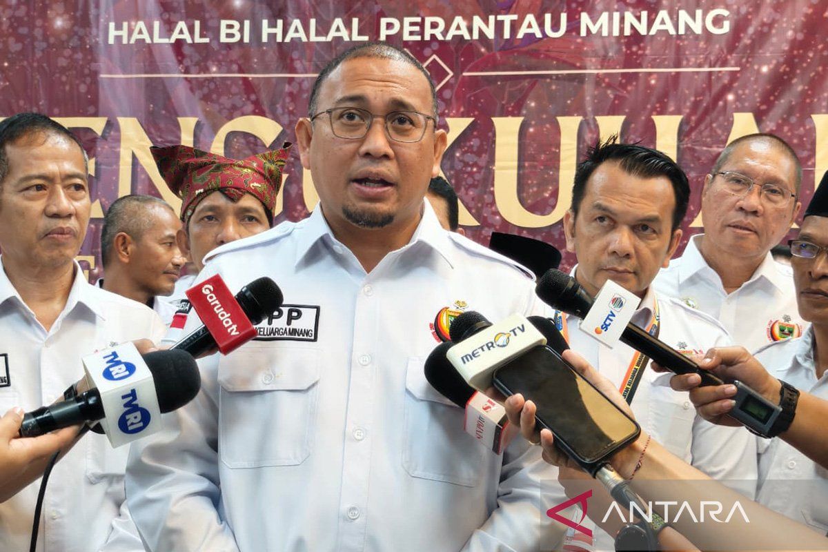 Andre Rosiade urges IKM to boost investment in West Sumatra