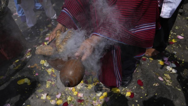 Indian Fortune Teller Reveals Indonesia's Fate, Unbelievably Comes True