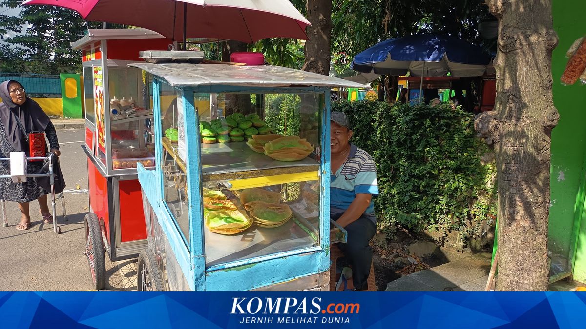 Rising Plastic Prices Squeeze Profits for Cake Sellers and Street Food Vendors