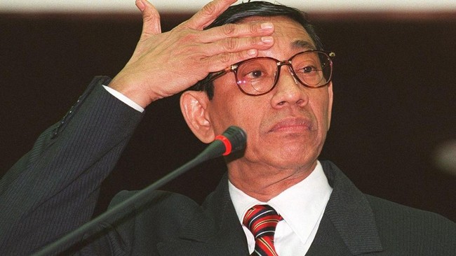 Indonesia's Finance Minister Denied Entry to Palace Over Switch to Old Kijang for Official Car