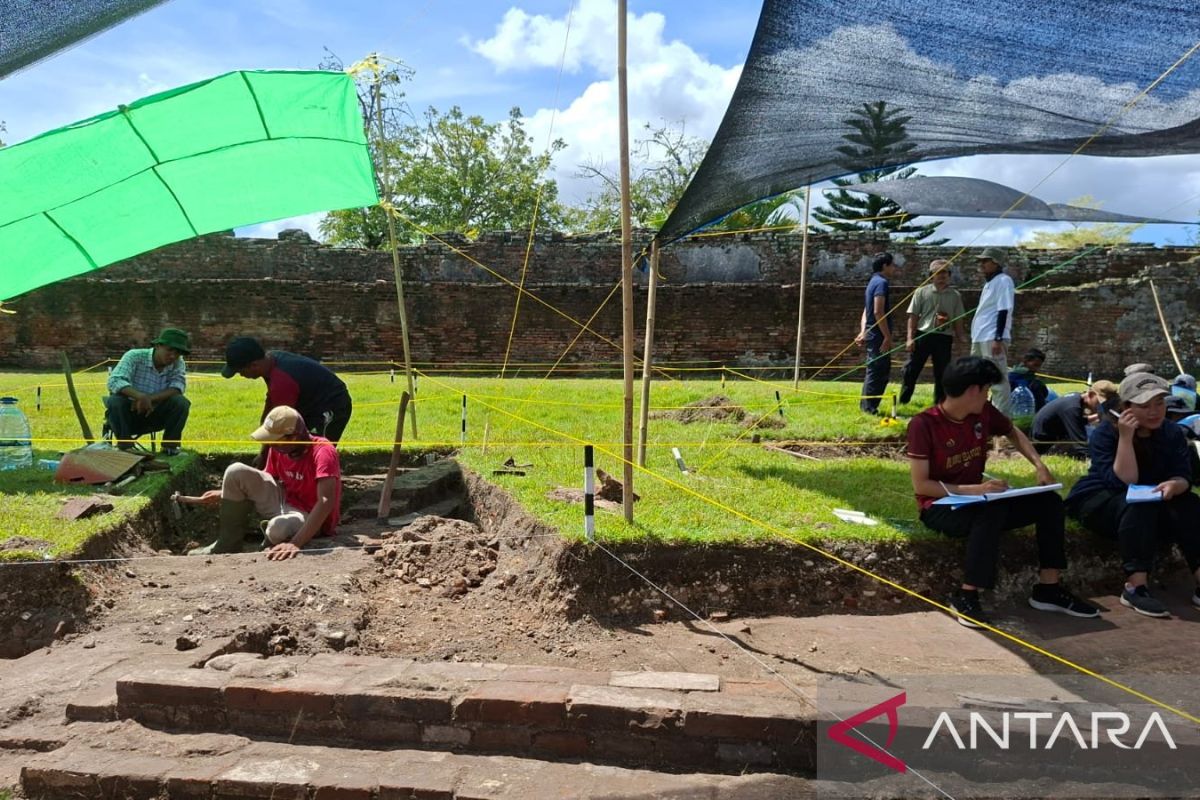 Archaeologists Discover Building Structures and VOC Bullets at Speelwijk Fort