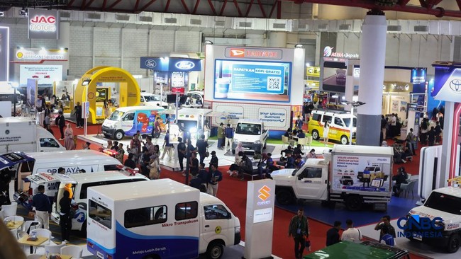 Sightings of Chinese Electric Trucks in Indonesia, Featuring Giants