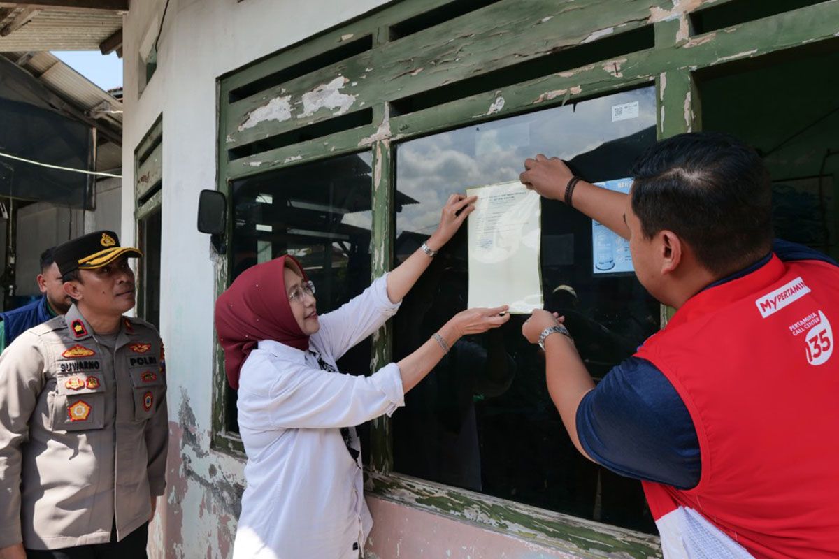 Thousands of LPG cylinders hoarded, depot in Lumajang shut down