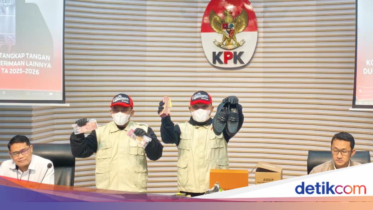 Evidence of Extortion by Tulungagung Regent: 4 Pairs of LV Shoes to Rp 335 Million