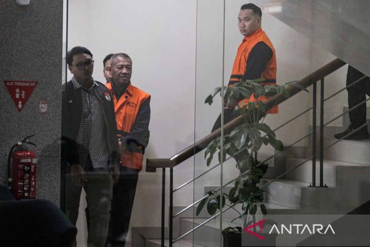 Popular: Tulungagung Regent and Aide Named Suspects in Extortion Corruption Case up to Prabowo's Schedule to Russia