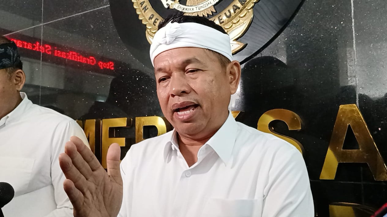 Dedi Mulyadi Responds to West Kalimantan Deputy Governor's Challenge over "Kissing Knees"