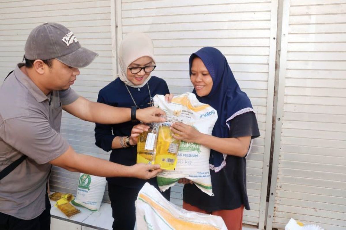 Bulog Ensures Affordability of Rice and Cooking Oil Aid for Beneficiaries