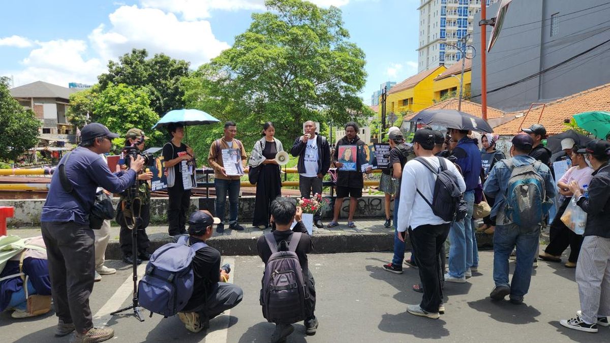 Civil Coalition Solidarity Action Traces the Acid Attack Terror Site on Andrie Yunus