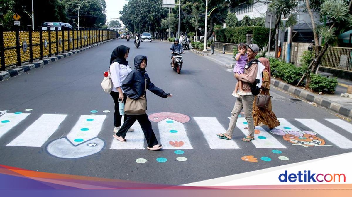Citizens' Efforts to Maintain Jakarta's Roads Through the Pac-Man Zebra Crossing