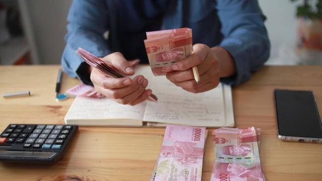 The Nation in Peril: Indonesia's President Received Meagre Pay and Lived Frugally