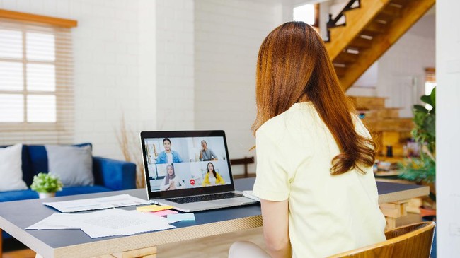 Civil Servants and Private Employees to WFH Once a Week, This Businessman Warns