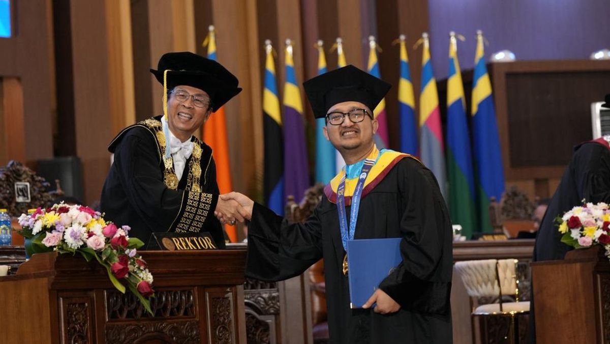 PAN Faction Member Tom Liwafa Earns Doctorate from UNAIR, Graduates Cum Laude