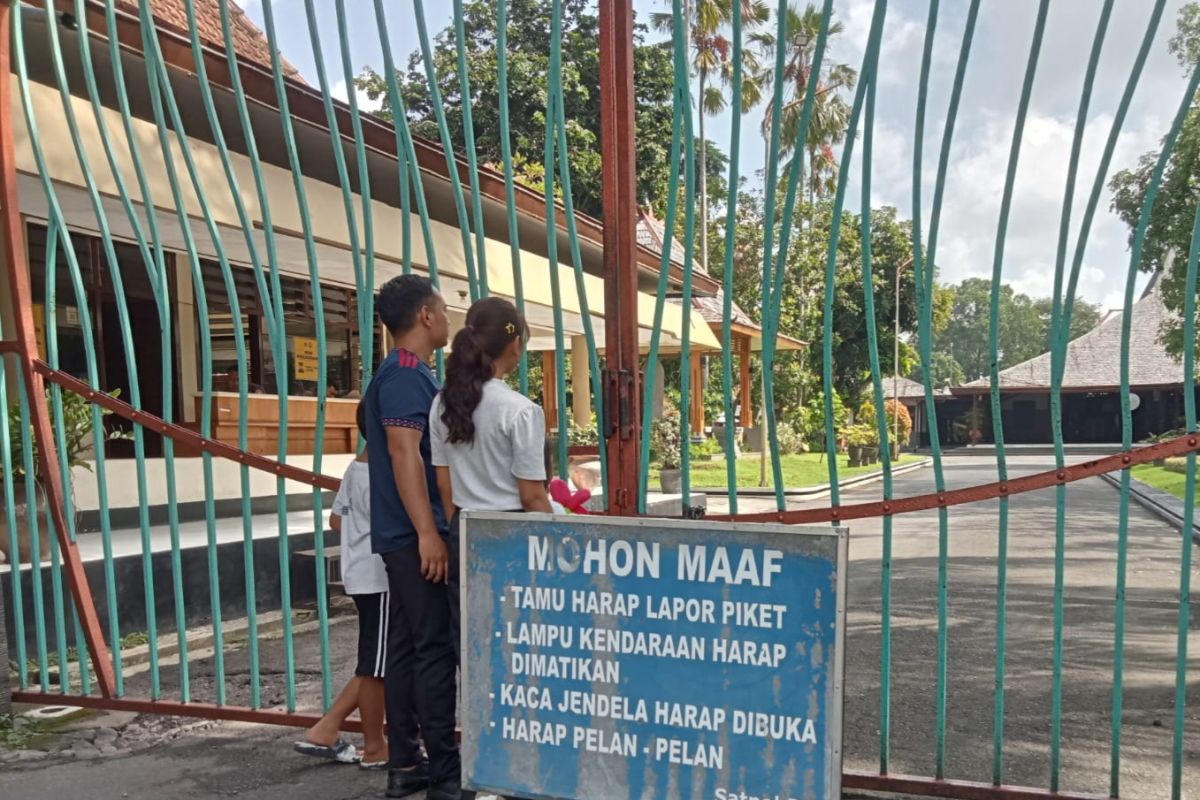 Tulungagung Pendopo Closed Following KPK Sting Operation