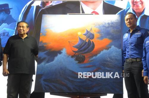 From SBY's Painting, AHY Distributes Aid to Churchgoers