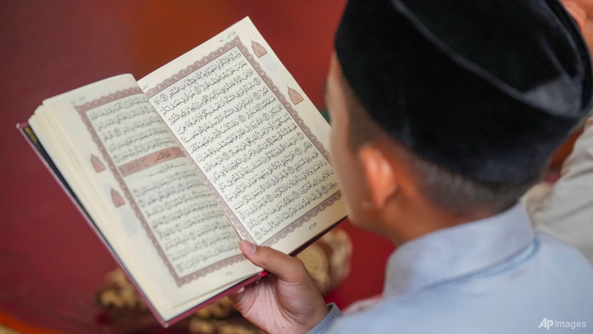 Two Indonesian women face jail for stepping on Quran