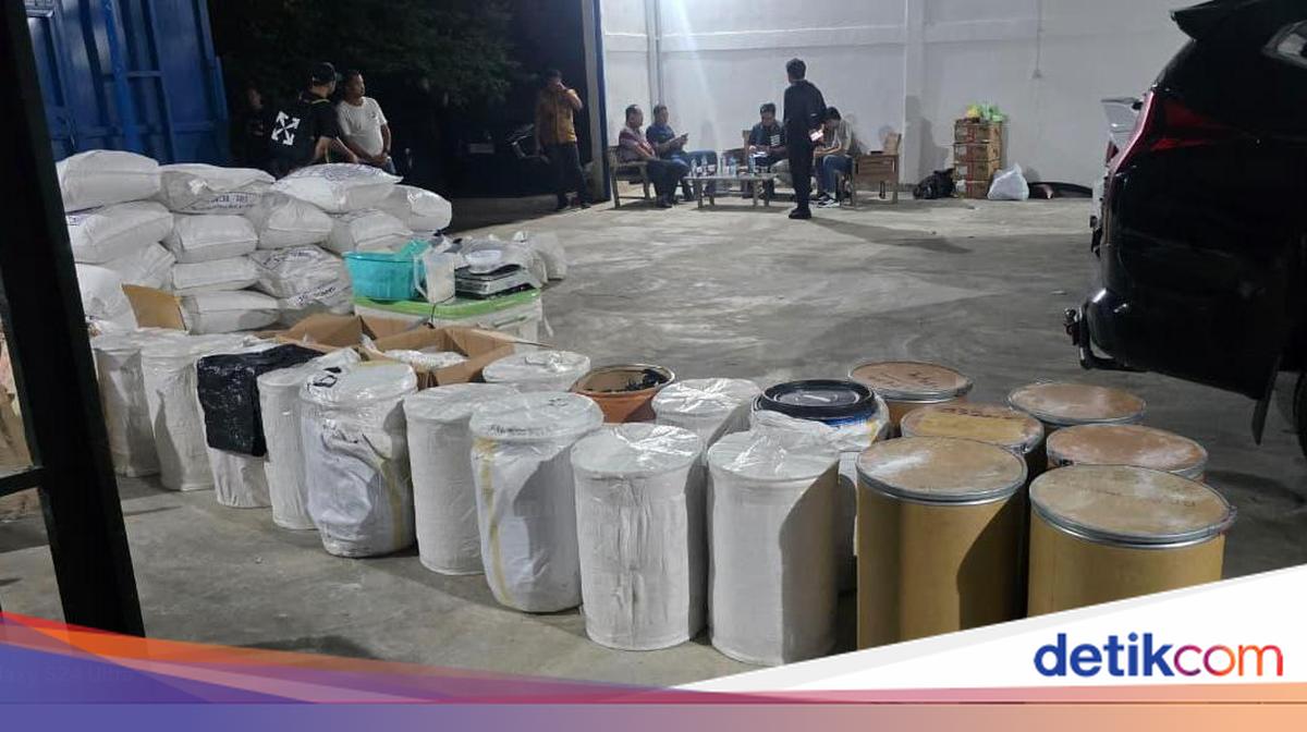 Metro Jaya Police Uncover 'Pil Jin' Factory in Central Java