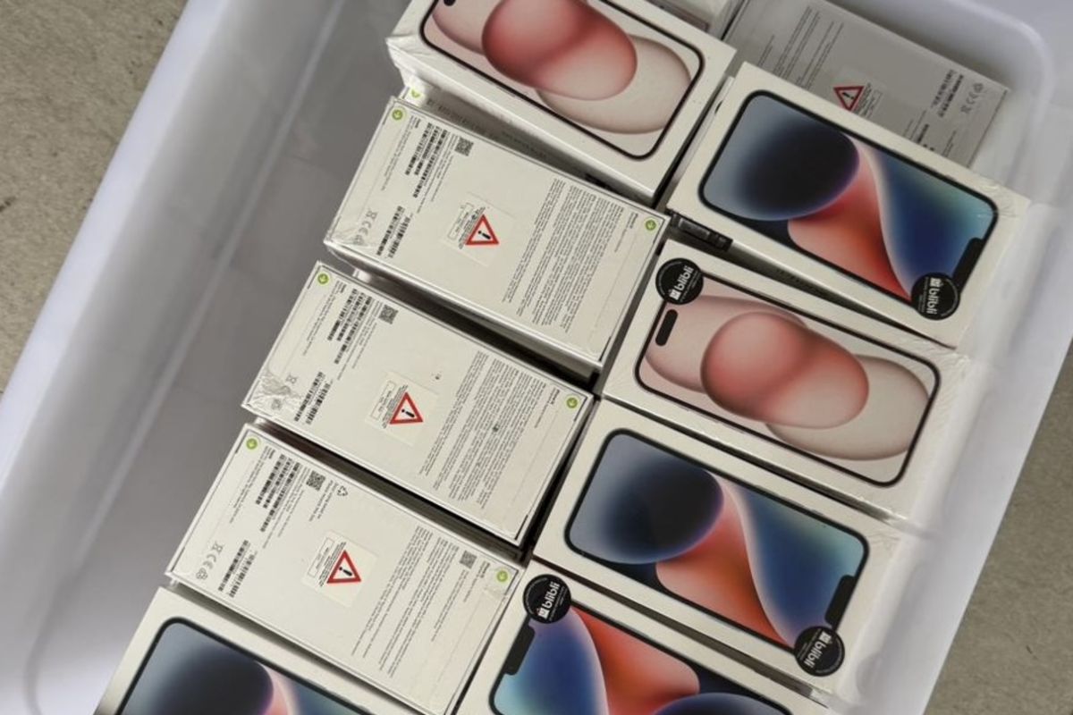 Batam Customs Thwarts Smuggling of 337 Mobile Phones at Port