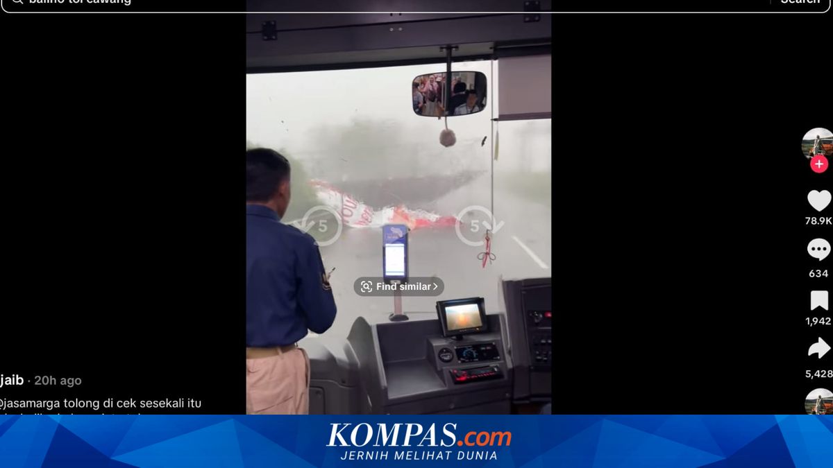 Beware of Extreme Weather, Billboard Collapses on Cawang Toll Road