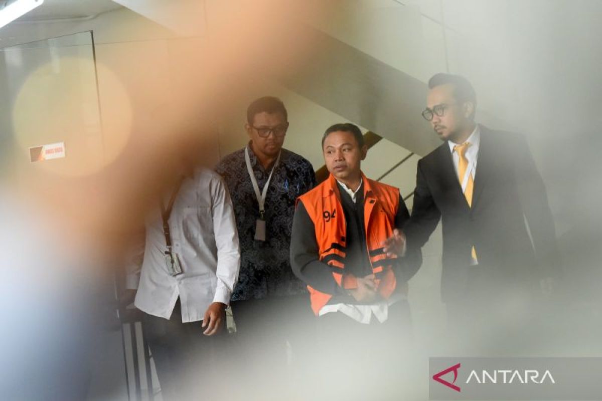 KPK examines Abdul Wahid's aide as suspect in alleged extortion case